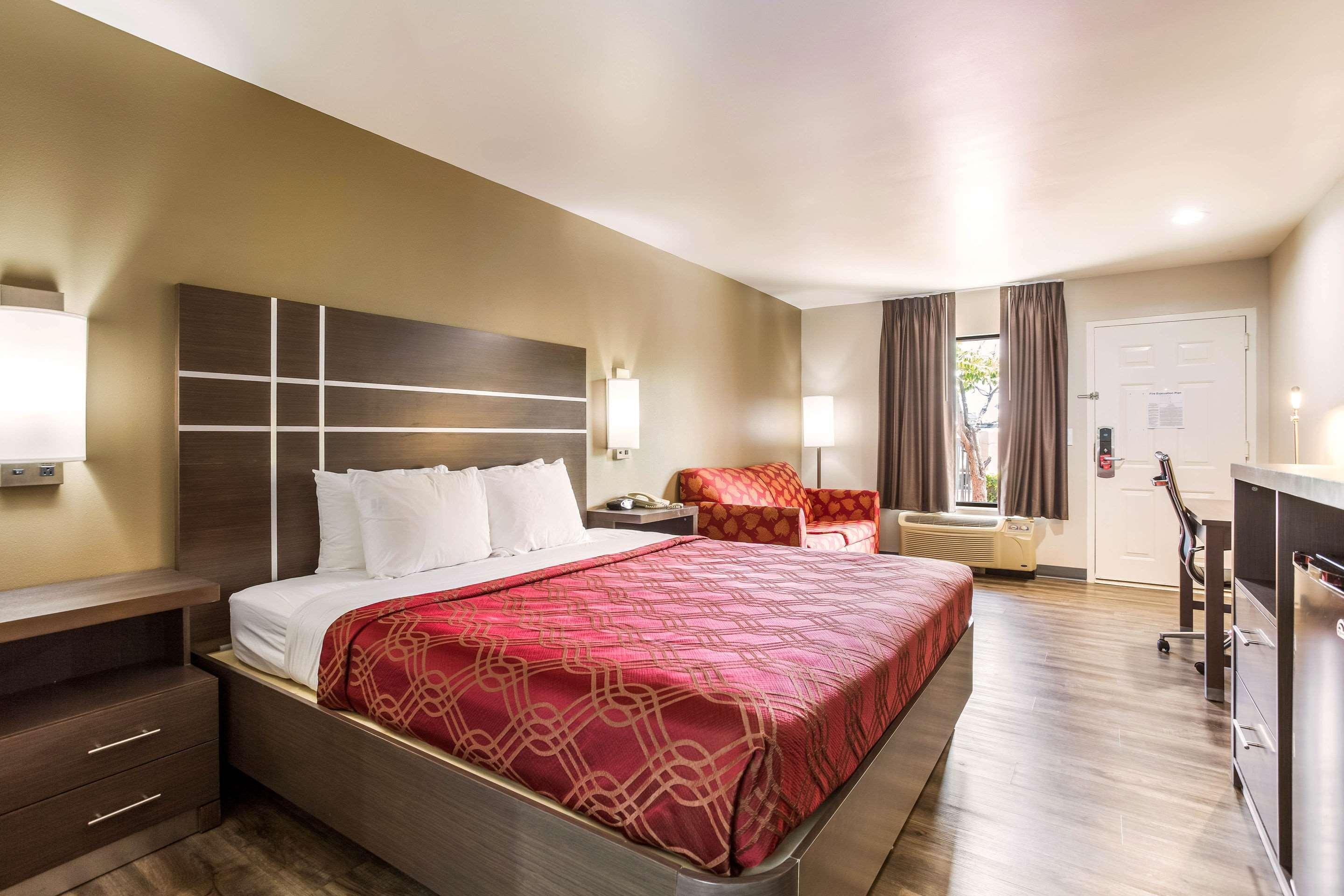 Econo Lodge Inn & Suites Мерфрісборо Екстер'єр фото
