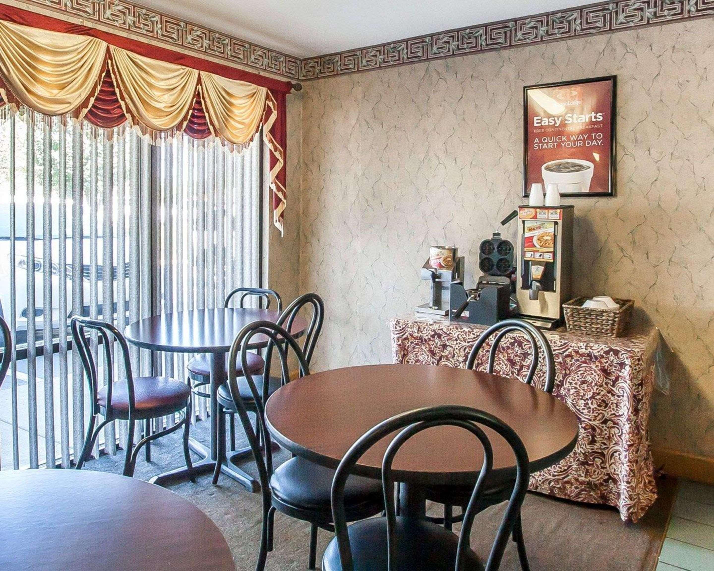 Econo Lodge Inn & Suites Мерфрісборо Екстер'єр фото