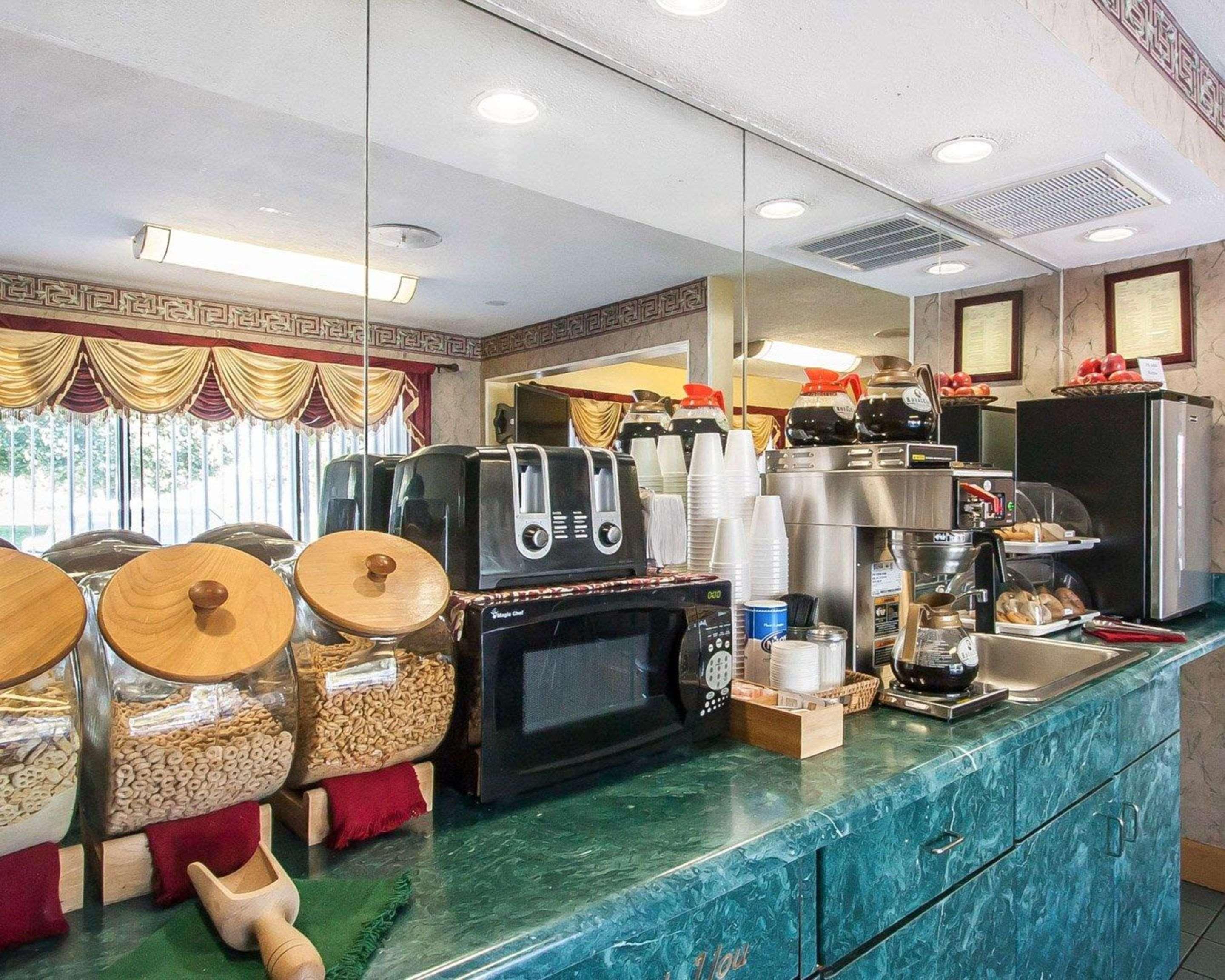 Econo Lodge Inn & Suites Мерфрісборо Екстер'єр фото